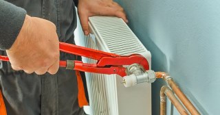 Установка радиаторов отопления в Котельниках - цена, стоимость от 1045 руб., работа в доме и квартире
